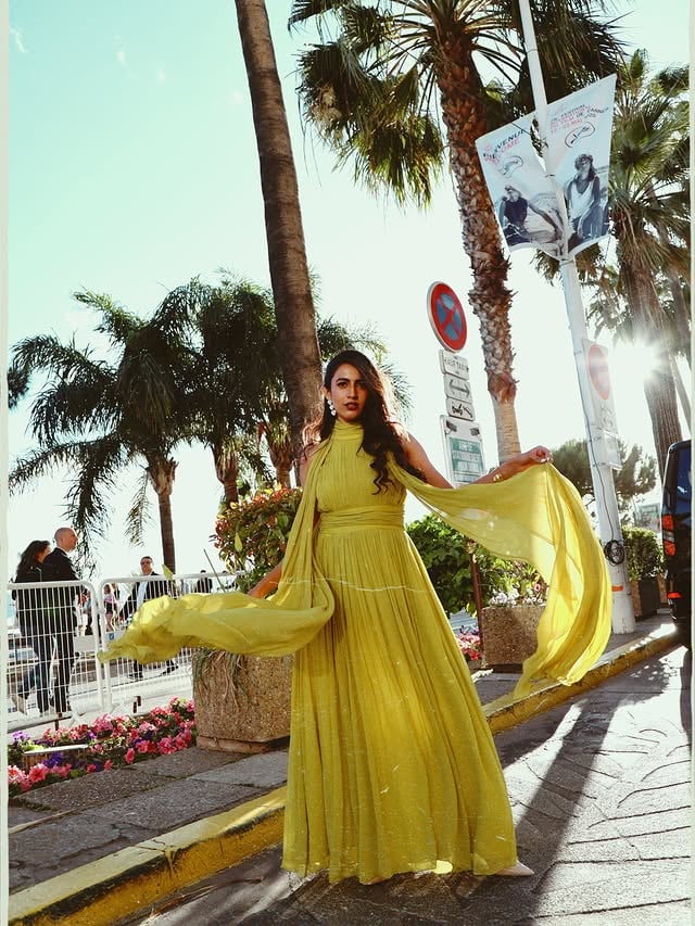 Stole 10 minutes from the festival chaos ✨@manogna_gollapudi @swateesinghlabel @sholdsherni by @niharikakonidela