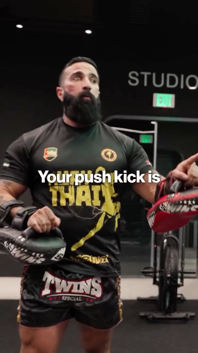 Kicking some ass with @glovesandglory.dxb Watch the full video on YouTube 💅🏻🥊 by @vladigalagan