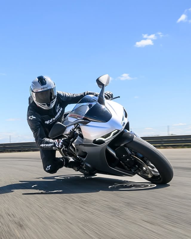 The reviews are in. 🏍️The world’s motorcycle media have had their first ride on the Manx R — see what they’re saying wherever you get your bike content. by @norton.motorcycles