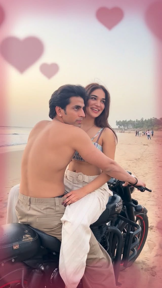 Sacond hair look for @fun.with.gullu.g @heyitskairaaaa It was so much fun working with both of you! Much love and blessings. 🫶🏻🙌🏻✨😍🧿.Present @anshul300 😎✨@raghav.sharma.14661 .#guzara a very beautiful video song available now only on @playdmfofficial YouTube channel 🫶🏻Go and watch and show your love for song.@gauravarora08 ...HMU by @azruddin_hair @pretty.miraacle @dimple_makeup_hairstyle @blushwitheeer 🔥team 🤝😍✌🏻🪄😎....#azruddin_hair_artist #guzarasongbts #hairstyle #besthairproducts 🤝🪄😎
