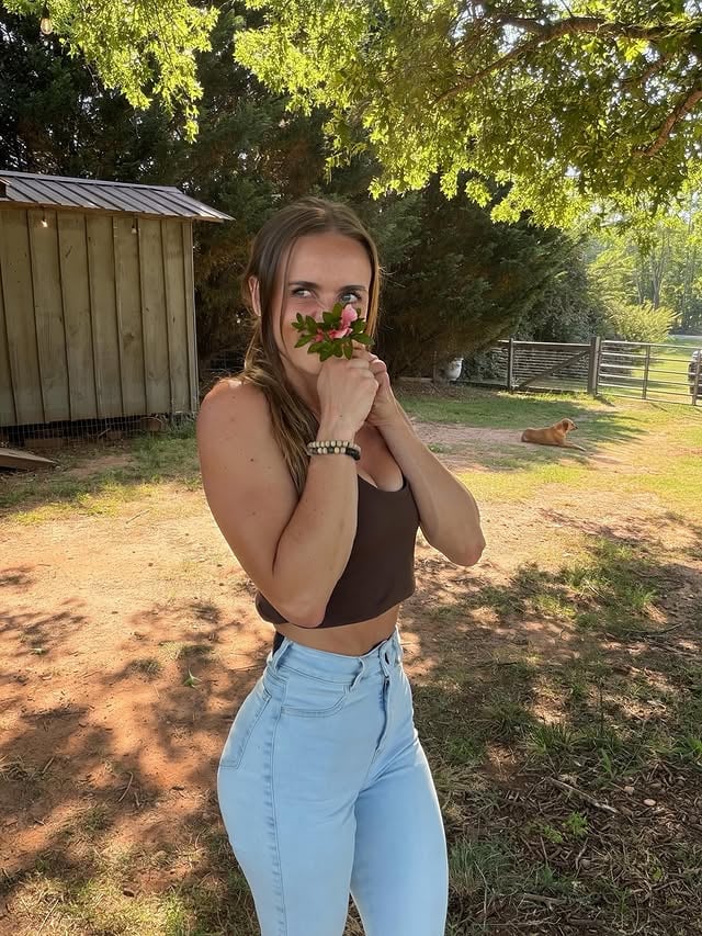 I’ll never say no to a bit of sunshine😌@fitjeans may sale is still live anddddd you can save an additional 10% off the with code sarahh 🫶🏼 by @sarah_hryniewicz