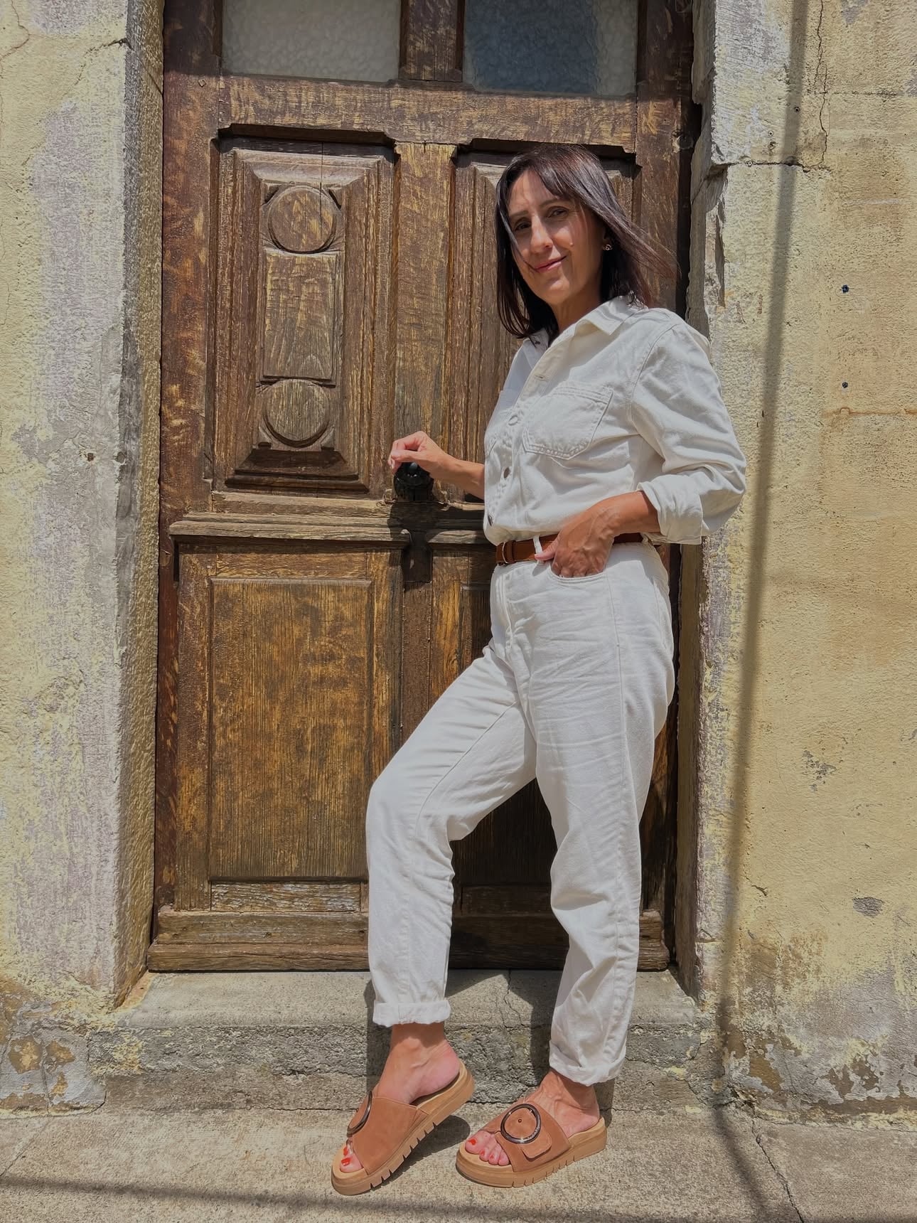 Confort + style : la paire parfaite pour les journées chaudes . @digchic_official 

Aujourd’hui je vous partage une paire de mules Tamaris que j’ai choisie sur @happysize (lien en bio)
Ce que j’adore ? Leur confort ultra bien pensé : la bride est entièrement ajustable grâce à un système de scratch discret, caché sous une boucle. 

Elles sont idéales pour les journées chaudes, quand le pied a besoin d’un peu plus de liberté sans perdre en style.

J’en profite aussi pour vous montrer un foulard à pois, un accessoire simple mais qui fait toujours la différence.

Sur ce site on retrouve une mode féminine pensée pour différentes morphologies, avec une belle sélection de pièces à partir de la taille 44, toujours dans un esprit tendance et confortable.

Bref : du confort, du style, et des pièces qu’on garde longtemps 🤍

☀️EST-CE QUE VOUS CONNAISSIEZ LE SITE HAPPYSIZE ? 

☀️EN GÉNÉRAL, VOUS ACHETEZ PLUTÔT VOS CHAUSSURES EN LIGNE OU EN BOUTIQUE ?

#fashion #style #outfitinspiration #wearedigchic #happysize