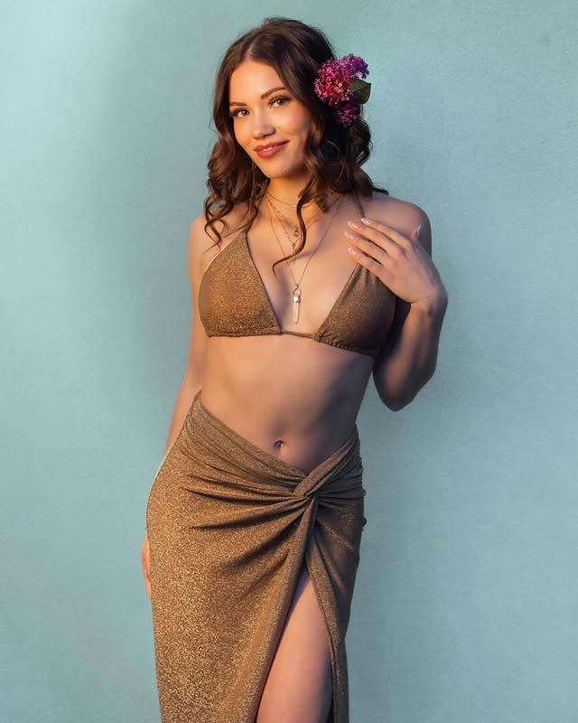 For the kind of summer that feels feminine, and a little endless by @joyfolie