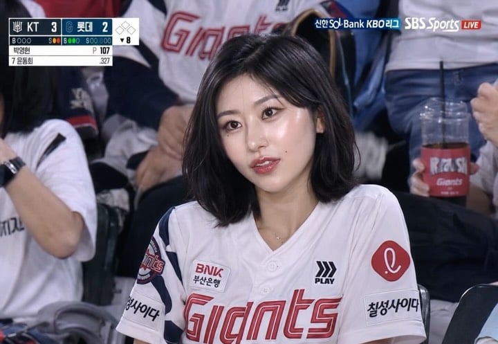 ⚾️막차 시차 두시간 적응 못해서 잠 안오니까 이짓을…#야구장 by @sheknoh