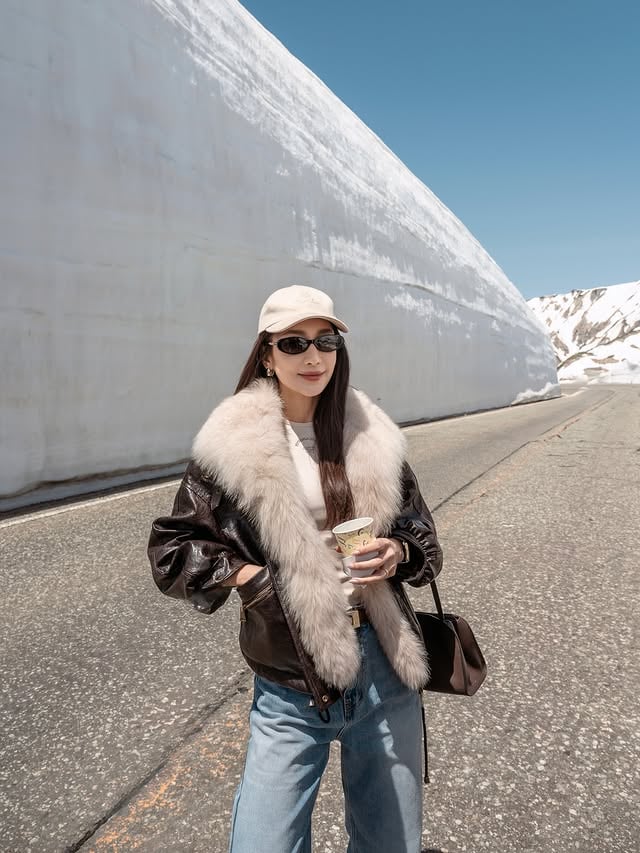 Japan alps 🏔️ with Vip Cho 💕 ทริปนี้ขอบคุณทุกท่านเลยนะคะที่ซัพพอร์ตกันมาตลอด 🙏 ที่นี่สูงและสวยมากถ้ามากันเองคงยากแน่ๆ ขอบคุณ @ateliertravel.th ที่จัดโปรแกรมทริปนี้แล้วก็พี่ๆไกด์ดูแลพวกเราทุกคนเป็นอย่างดี ขอบคุณ @plaboopr ที่จัดแจงทุกอย่าง ทีมงานคุณภาพมาก😄 รอไปทริปต่อไปแล้วค่ะ ✨ @cho_cosmetics#ชีวิตดีต้องโช #cho_cosmetics by @noeychotika