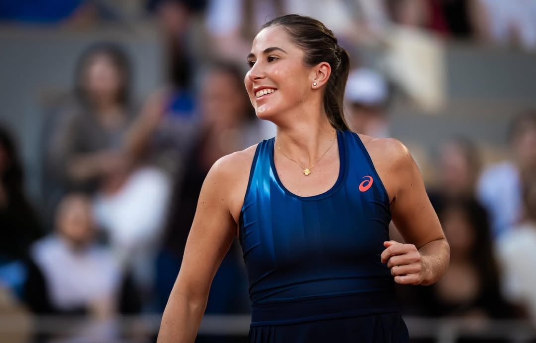 Are you happy to be in Paris? by @belindabencic