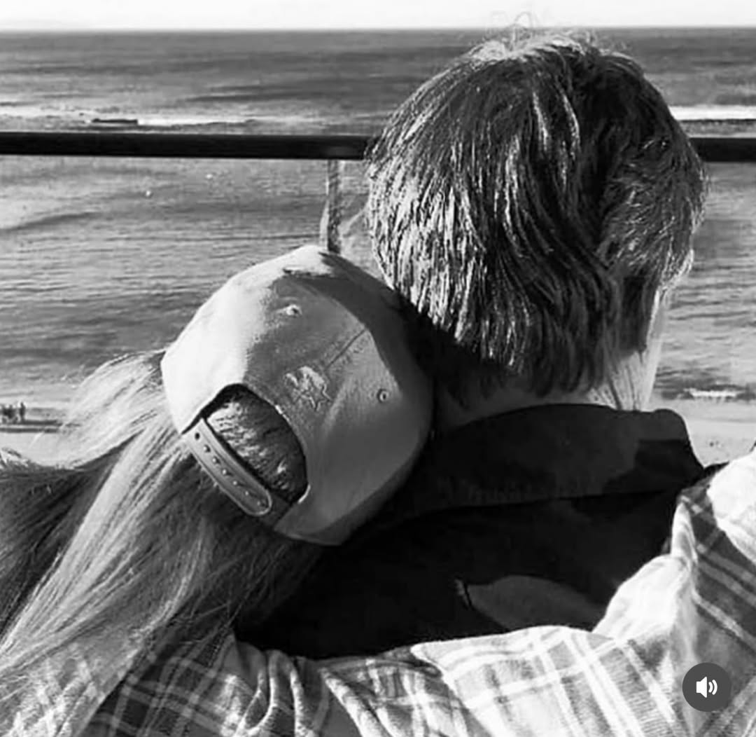 Un año sin tí papá ❤️‍🩹 y aún duele como el primer día. Hoy te siento más cerca que nunca, espero que tú a mí también. Te quiero mucho Papi ✨ Hasta el infinito y más allá 💫 by @ariadneartiles