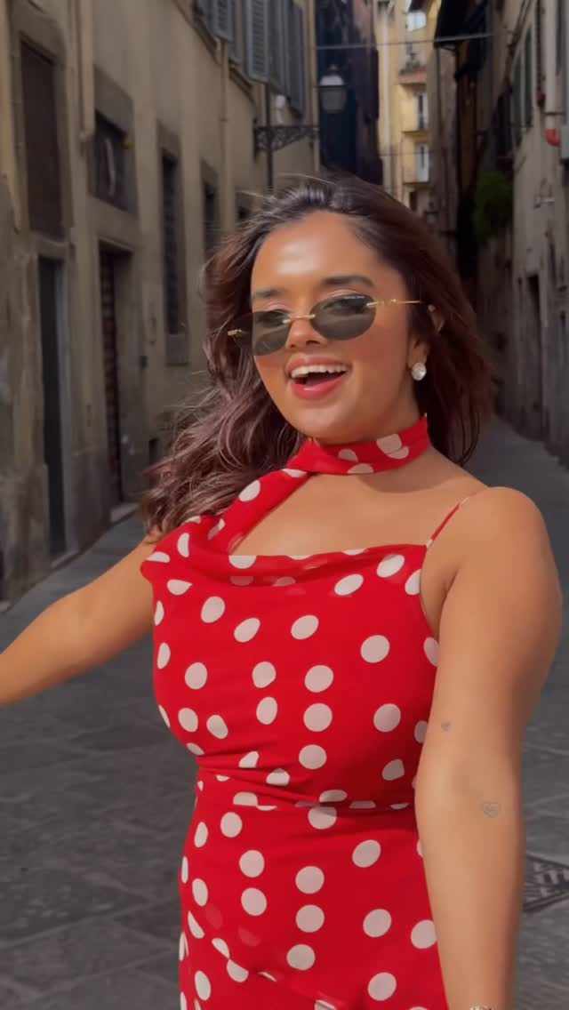 let’s do red emojis in comment section ⭐️ by @thebrowndaughter