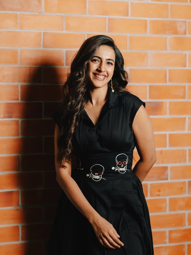 “Better to be the one who smiled than the one who didn’t smile back.” 😊💕.@photosbyvishnu @manogna_gollapudi @sholdsherni @aarambyatl @ravi_pasupuleti by @niharikakonidela