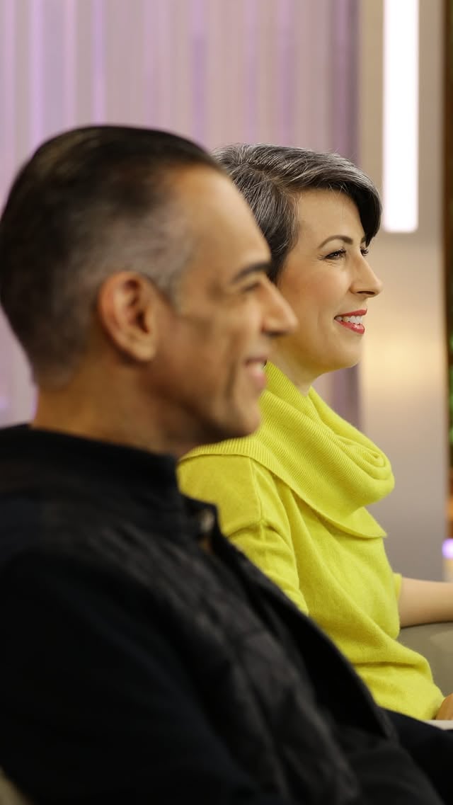 Relacionamentos não acabam apenas por grandes erros… mas pela soma de pequenas escolhas que não foram corrigidas a tempo.A falta de cuidado nos detalhes que antes eram prioridade.O amor não se sustenta sozinho, ele precisa ser protegido, alimentado e, muitas vezes, reconstruído. Ainda dá tempo de mudar o rumo… #TheLoveSchool by @theloveschool