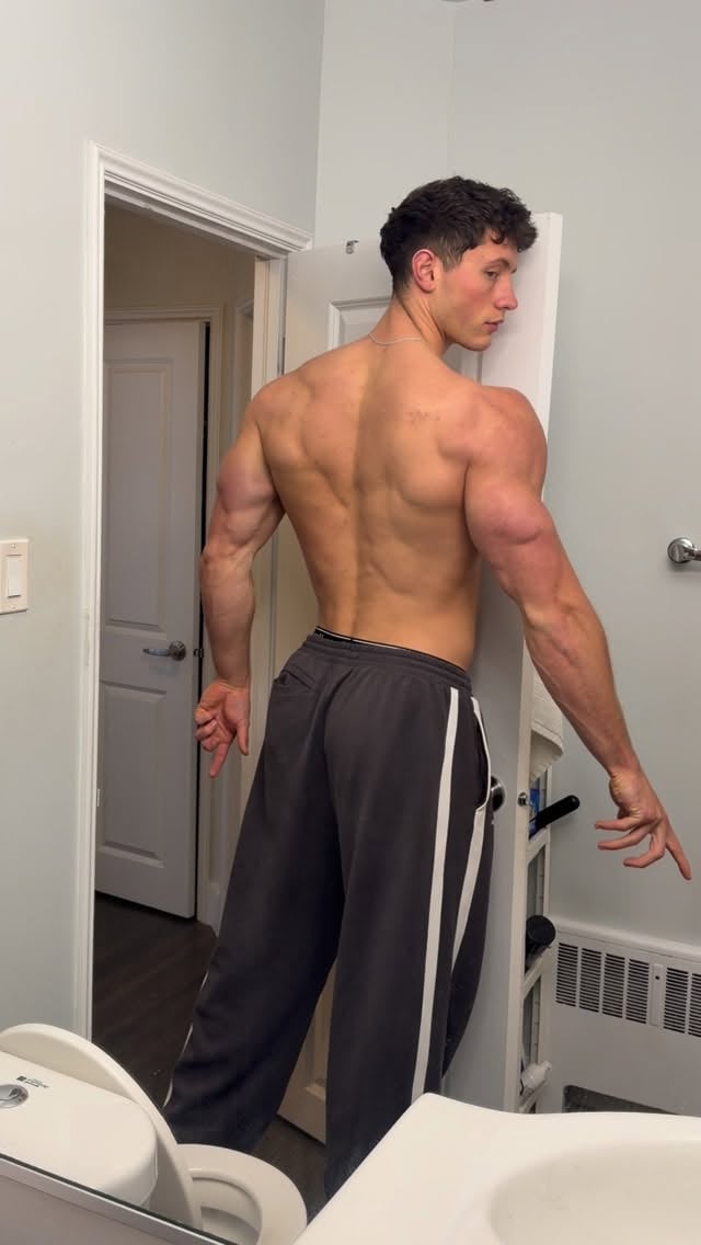 Back muscles coming in🤩🤩 CODE BWALL @gymshark by @brianwallack