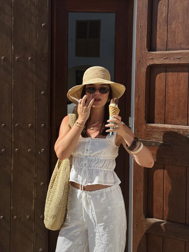 Just a girl & her chocolate cravings 🍦 by @fleurraffan