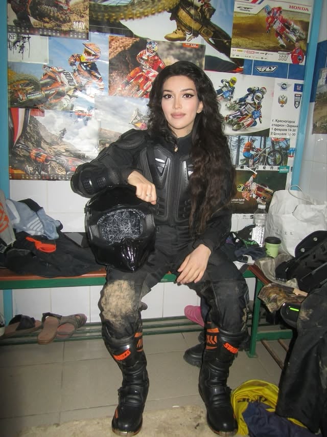 one of the hardest races so far 💅🏼🦇✨ @iammarygalstyan 📍 @motoacademy_mx #motocrossgirl #endurogirl #мотокросс by @iammarygalstyan