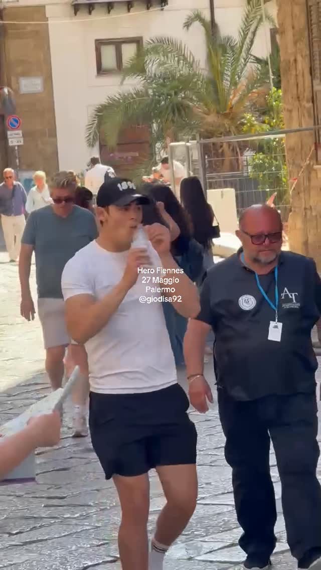 Novo vídeo do Hero esta quarta-feira (27/05) com fãs em Palermo, Itália 📸 via: @giovydisa1992 #herofiennes #herofiennestiffin #heroftportugal by @heroftportugal
