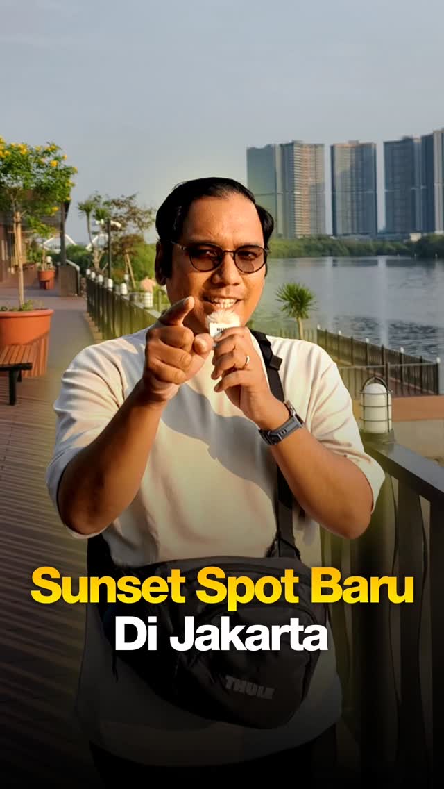 Karena di pulau buatan jadinya bisa hadap Barat. #dariawamjadipaham