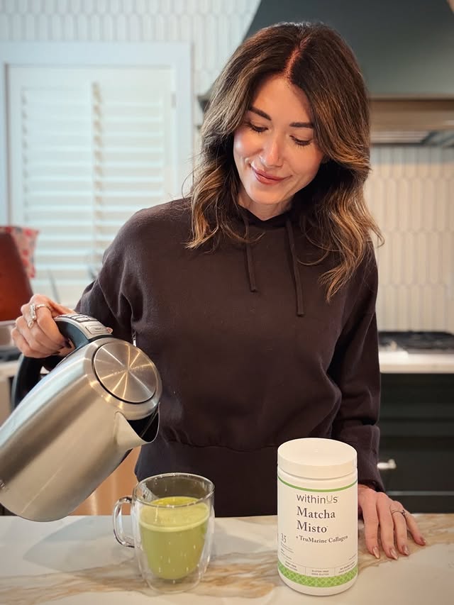 Matcha + collagen AND it tastes like a dream? Um, okay! You know I love my @withinusnatural products for that daily dose of collagen, and I’m especially obsessed with their coconut creamer (I have it in my coffee every day), but their Matcha Misto kind of has my 💚 right now. Their Matcha sale is live on their website right now 👀 🌱WithinUs.com #WithinUs #matcha #WithinUsPartner by @jewelstaite