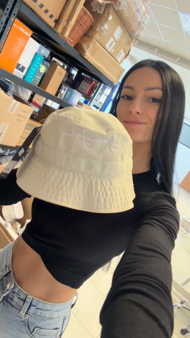 Bucket Hat ostatni 🥰 40 zł rozmiar uniwersalny #bucket #buckethat #outlet by @ekama_outlet