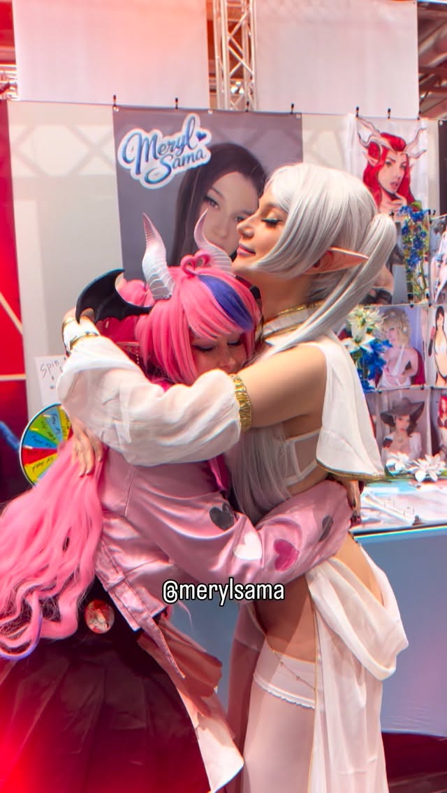 Haters “I’ll ruin your DoKomi by mass-reporting your Instagram until it gets suspended at 155K”Meanwhile me: many hugs from the beautiful and most kindest ladies at #DokoMi 🥹Thank you so much for the support🤍🤍🤍It was so much fun, I really hope to coming here next year too! 😭🙇‍♀️#cosplay #hug #animecon #friendship by @yurikotiger