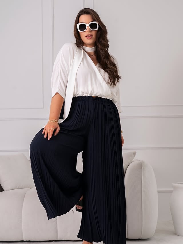 Jedno to, że letnia kolekcja @monasou.pl jest totalnym sztosem… ale czy wy widzieliście te zdjęcia?! 🔥🤩💖#modelkaplussize #modaplussize #stylizacjeplussize #plussize by @justynaczajka.plussizemodel