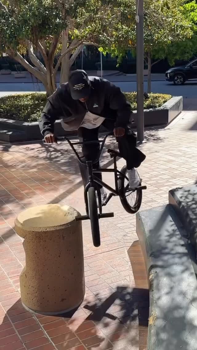 @demarcuspaul 📱 @michaelyup @albertmercato @animalbikes by @animalbikes