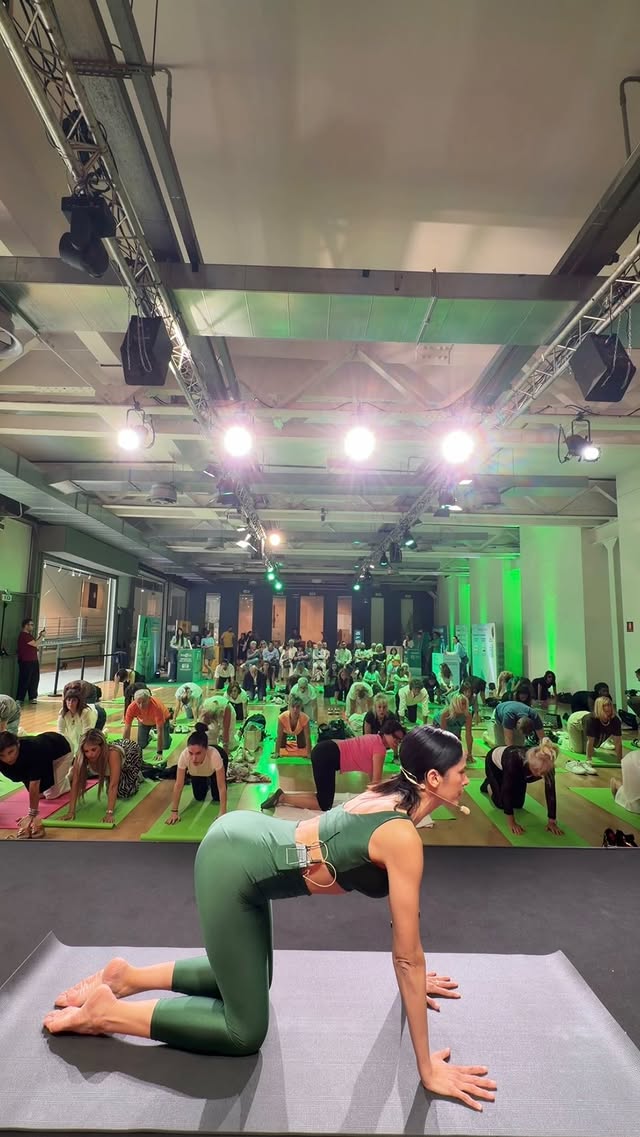 Grazie a Opella per avermi coinvolta in questo evento dedicato al benessere gastrointestinale.Abbiamo parlato di intestino, respirazione, movimento e ascolto del corpo.Perché il benessere non nasce da un solo gesto, ma dall’insieme delle piccole scelte che facciamo ogni giorno.E l’intestino ascolta tutto: ciò che mangiamo, come respiriamo, ma anche il modo in cui attraversiamo le nostre giornate. 🤍#BenessereIntestinale #YogaLifestyle #Wellbeing #Longevity #MindfulLiving by @michelacoppaofficial
