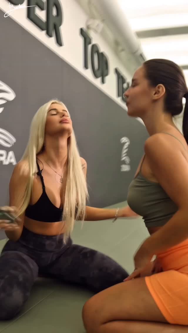 Ako te jure žene...ili si BARABA ili miriseš na AQUIA DI BARRABA! 😎🔥❤️‍🔥A najbolje ako je oba! 🤪ZATO ISKORISTI 30% POPUSTA na NAJJAČI I NAJBOLJI PARFEM ovog leta! 🌊🌴👇🏼👇🏼👇🏼🔴Sada sa DUPLO VIŠE FEROMONA!🔴 DUPLO JAČI od standardnog!🔴Duplo veće pakovanje!Popust traje još samo par dana 🤝....#smesno #balkancitati #vicevi #citati #balkan by @barbams.europe