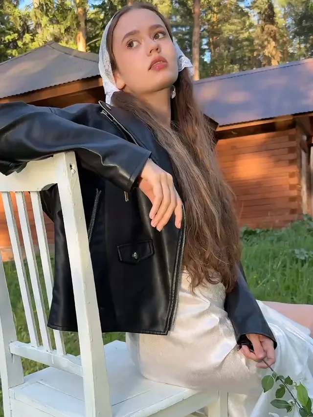 Лето 🌿☀️

Фото с той съёмки с клещем🫠😵‍💫красиво... Но

Теперь понятно почему у меня на всех фото такое недовольное лицо? 🙈

Это все было снято после того как я его на себе поймала 🫣

.
.
Съёмка, модель, фотомодель, красивые образы, длинноногая модель, съёмки на природе, красивые девушки, модельные будни