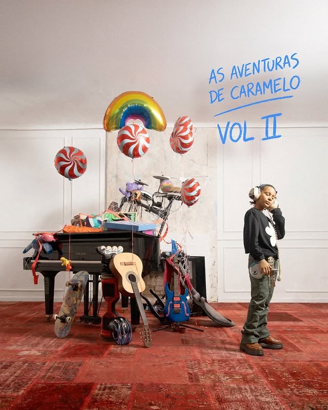 Lançamos hoje o novo álbum As Aventuras de Caramelo Vol. II – A Última Infância 🩵✨“O Antônio está crescendo... e a gente também.”Desenvolvido em parceria com @malibustudios, o álbum tem 9 faixas que abordam temas relacionados à educação emocional nesse processo de crescer, abrindo um portal entre a imaginação da infância e os primeiros passos para uma nova dimensão.Espero que gostem. Assim como o Antônio, este é um trabalho repleto de amor! 🥰📸 direção - vidafodona @vidafodonaassist de fotografia - Lara Pazini @larapaziniassist de direção - Maíra Athayde @descriadoradeconteudoprodução e assistencia de arte - Caio Cosson @piricaiostyling - Angelina @angielangelinaassist de styling - Ágatha agathalagden retouch - Felipe Conceição @pelimotion by @alinewirley