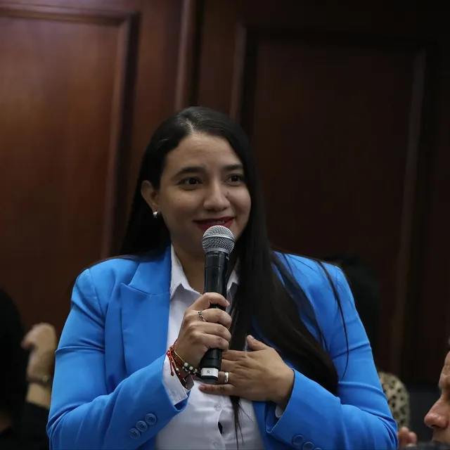 La diputada Ruddy Rodríguez (PSUV/Nva. Esparta) exaltó el legado de una de las heroínas más relevantes de la independencia de Venezuela, Luisa Cáceres de Arismendi, con motivo de conmemorarse este martes el 160° aniversario de su fallecimiento, que ocurrió el 2 de junio de 1866. La parlamentaria expuso ante la Plenaria del Parlamento que esta fecha es una oportunidad para reivindicar a una prócer que debe ser valorada desde una profunda perspectiva humanista.Destacó que Luisa Cáceres de Arismendi fue una caraqueña de corazón, y margariteña por convicción. Agregó que su ejemplo de resistencia y de dignidad de mujer venezolana se mantiene vigente. Para ampliar esta información, ingresa a www.asambleanacional.gob.ve by @asamblea_ven