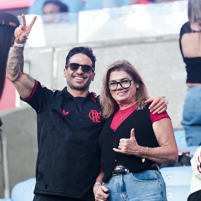 Eu & Dona Carmem ❤️🖤Flamengo 3x0 Coritiba by @venecasagrande