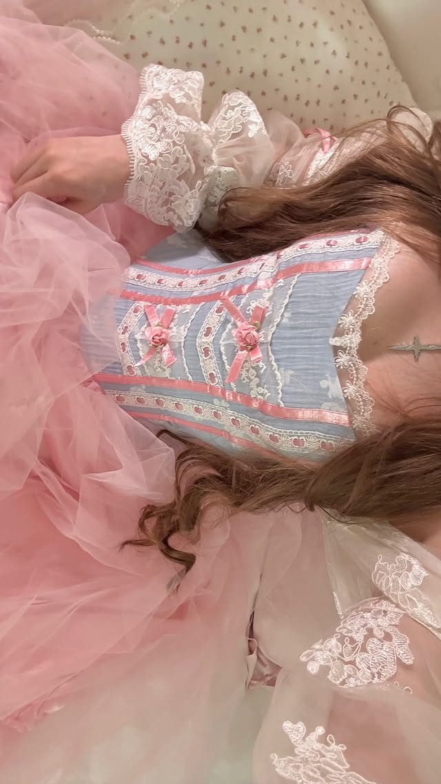 ˖ ݁ . ⟡. ࣪ ⋆ ݁ ⋆⊹ ˖ ݁ I have reached my final form #thelastunicorn #unicornmakeup #whimsicalmakeup #princesscore #ootd by @peneloperose__x