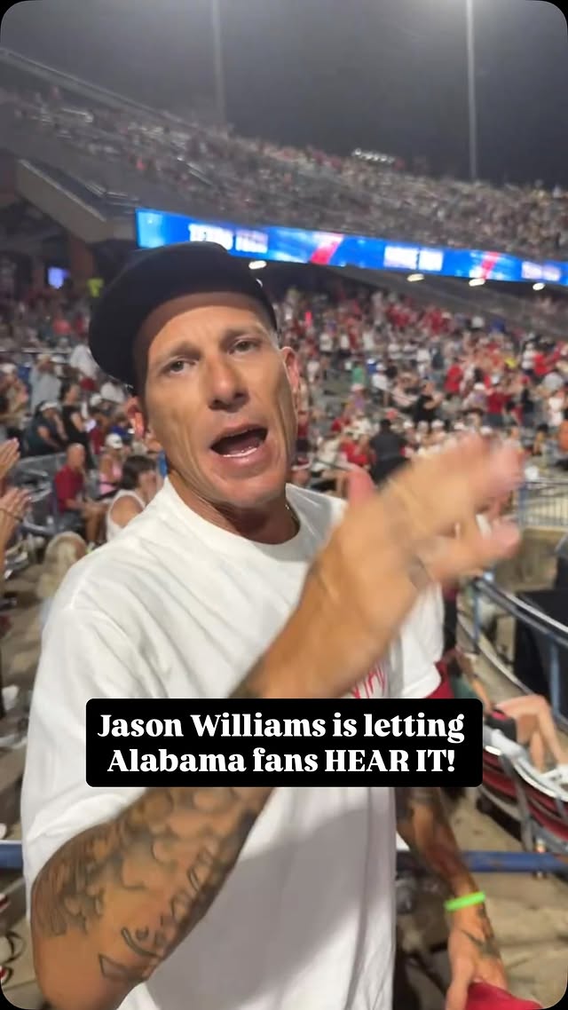 TEXAS TECH HOMERS TO TAKE THE LEAD!All of a sudden the Bama fans aren’t waving goodbye to J Will anymore. Interesting! by @jasonwilliams55