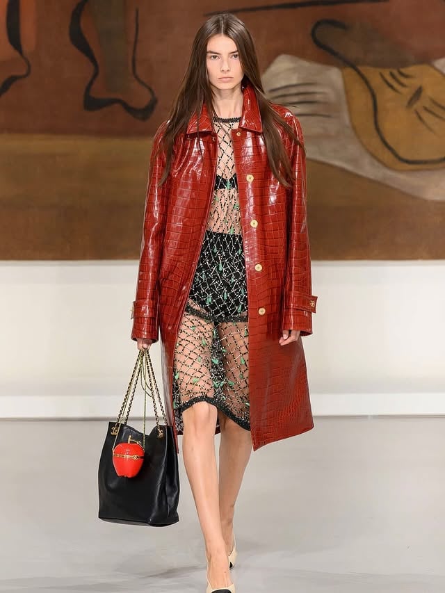 the big apple, served in seoul @chanelofficial @matthieu_blazy @bitton by @ameliaferland