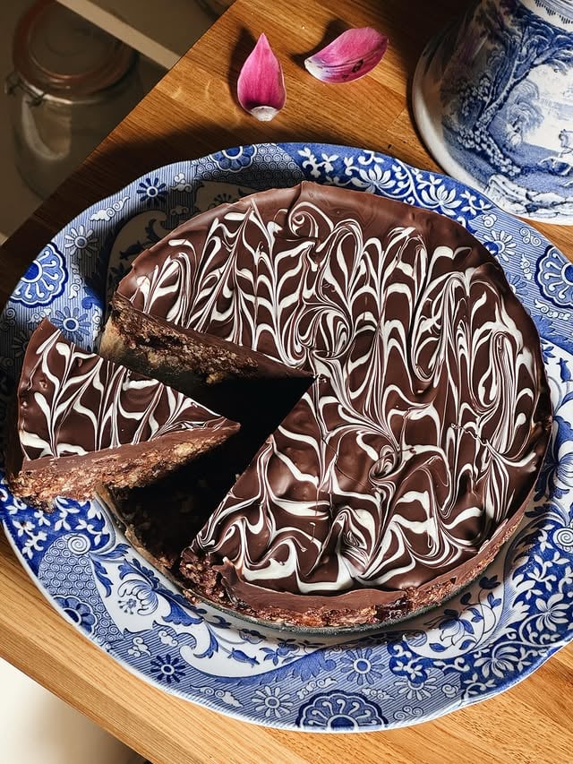 Chocolate and ginger fridge cake 💘Recipe on my substack, linked in my bio.From a very hot week at the cottage, when it was too hot to turn on the oven but I needed sweet treats for nighttime feeds 👶 by @rosieatthecottage