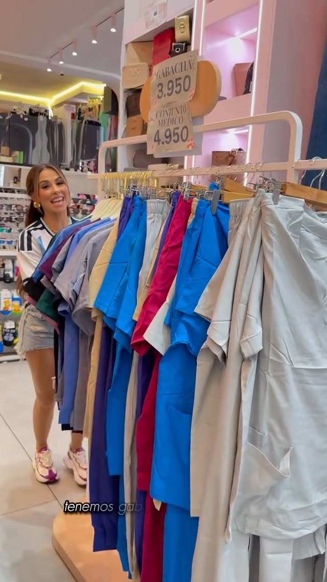 ✨🚨 ¡Llegaron las promociones de la semana a @puntofavorito_ ! 🚨✨Esto es lo que pasa cada vez que dejo de venir a Punto Favorito, solo cositas lindas 🤭🎉👗 Ropa👟 Calzado👜 Accesorios⚽️ Tacos ✨ Y muchísimas ofertas más que te están esperando en cualquiera de las tiendas¿Cuál fue tu promoción favorita? 👀💬 Te leo en los comentarios#PuntoFavorito #PromocionesDeLaSemana #ModaALosMejoresPrecios #FashionLovers Compritas OutfitDelDía CostaRica GirlyVibes OfertasQueEnamoran 💕🛍️ by @keysg