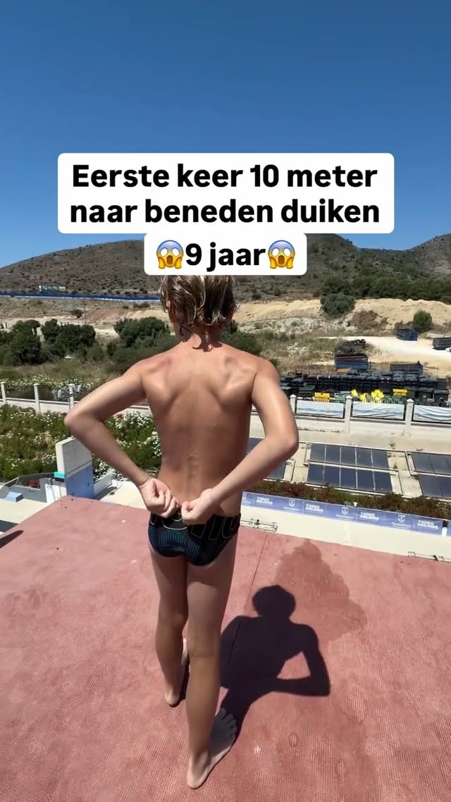 ZO trots op Elliot 👏🏽 Na 4 jaar gewoon springen en je lichaam onder controle te krijgen, nu ondersteboven het platform af 🤯 Paar dingen die ik als moeder heb kunnen doen om hem mentaal te helpen 👇🏽

- Je mág het spannend vinden, dat is een heel normaal gevoel
- Bedenk vast in je hoofd hoe het voelt als je dit gaat doen
- Als je te veel denkt omdat je het eng vindt, voel in je lichaam waar je het spannend vind. In je hart? Je hoofd? Je buik? 
- Probeer 3x heel diep in te ademen, daarmee maak je je lichaam rustig en voel je je kalmer 
- Als je daar zit, denk alleen aan je zelf en voel je lichaam. Waar JIJ in gelooft, gaat ook gebeuren
- Ga er helemaal voor, alsof je dit al 100x hebt gedaan
- En zorg dat je niet vergeet hoe DAPPER jij bent en hoe trots je op jezelf mag zijn

❤️ WAANZINNIG GEDAAN ELLIOT. De mindset en dapperheid die jij jezelf eigen hebt gemaakt, is er eentje voor het leven 🙏🏼

Xo Mam

#zwemlesdoorfloor #zwemmen #schoonspringen #duiken