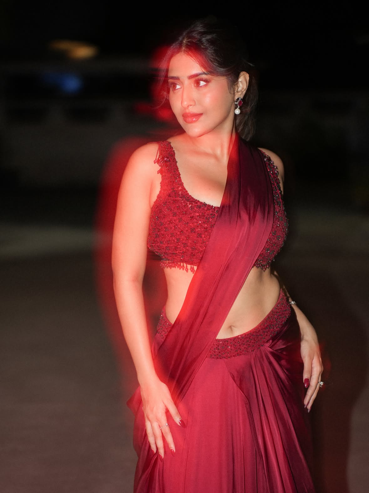 It’s either black or white 😉 
Until life decides to paint it red.🍒 💄 🙈 

Styled by - @shalu_jaiswani
Saree - @medhabatraofficial
Jewellery - @the_jewel_gallery
Pc:- @tdf.studioz 
Makeup :- @reshma.makeupandhair 
Hair:- @arkaa_makeovers