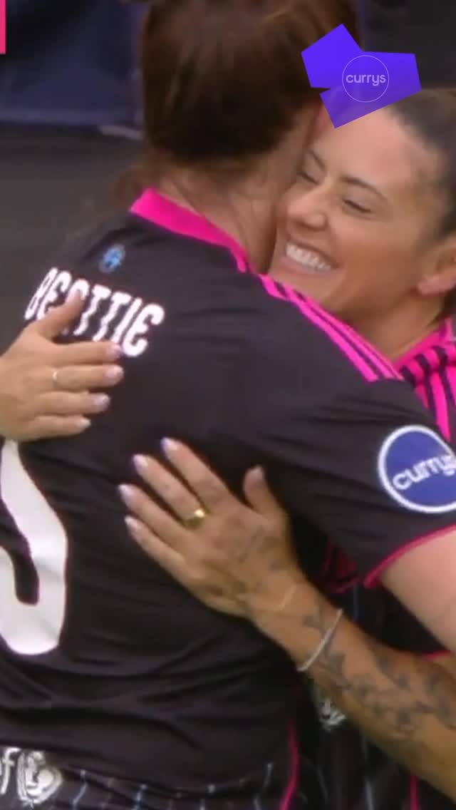 A special moment 💙

Jen Beattie 🤝 Ali Krieger

History makers. Trailblazers 👏