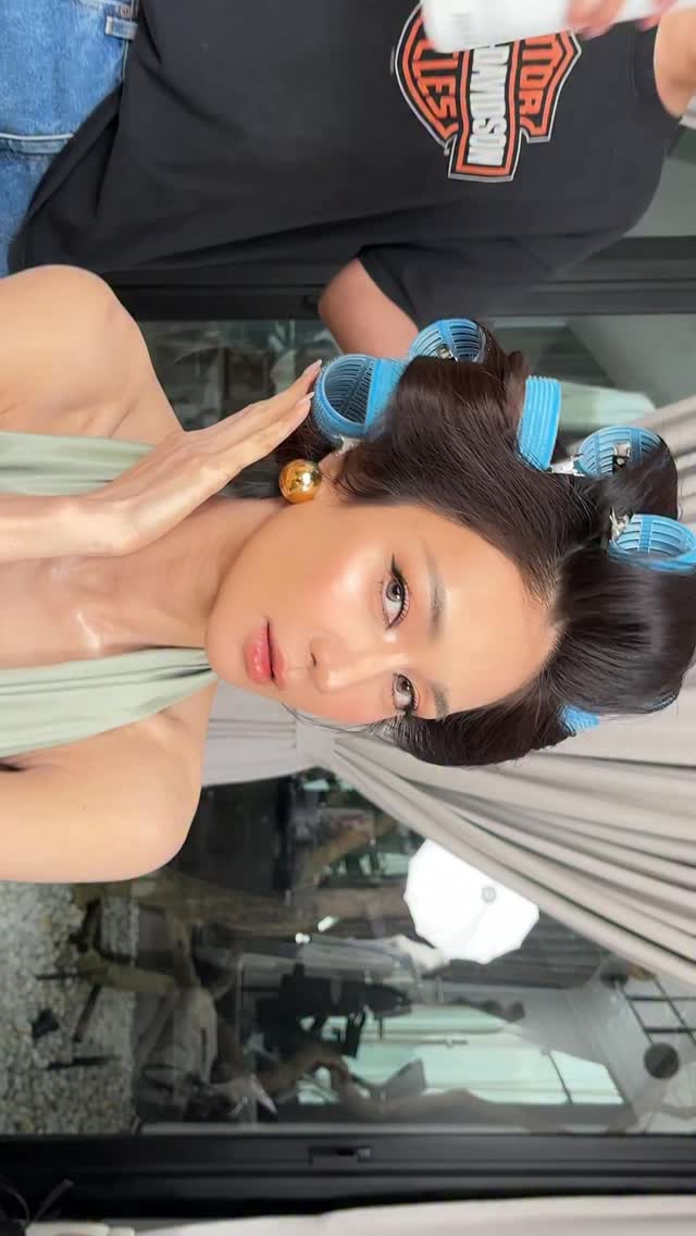 ฟาดฉ่ำๆมาเลยค่ะ ✨😚Mua @tangmomakeup Hair @champeyncake_246 💋 @cho_cosmetics #สวยด้วยโชและแตงโมเมคอัพ#cho_cosmetics by @noeychotika