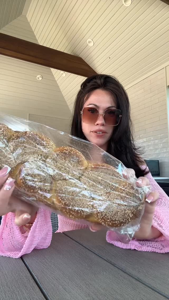 Perfect poolside panino 🤤🇮🇹The seeded semolina twist from @monrealebread was FANTASTIC🥖#laitalianprincess #italianamerican #foodie #explore #sandwich by @laitalianprincess