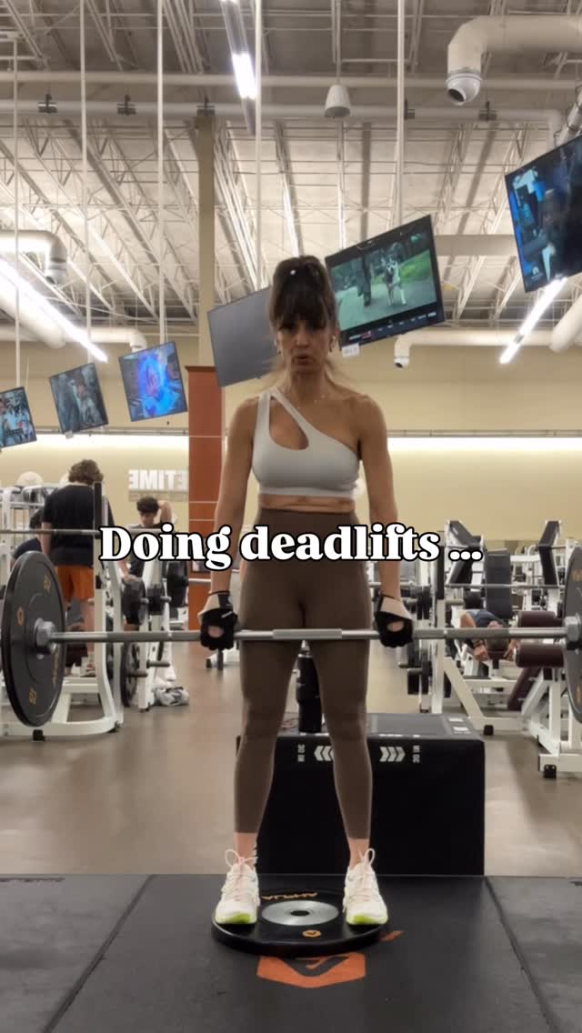 Nobody warns you that the workout lasts 45 minutes…but the consequences last 3 days. 🤣Yesterday:💪 Strong💪 Motivated💪 Crushing Bulgarian split squatsToday:😬 Walking downstairs sideways😬 Lowering myself onto the toilet with a full strategic plan😬 Questioning every life decisionWho else knows this kind of leg-day pain? 😂#LegDay #WomenWhoLift #FitnessOver50 #WorkoutHumor #HealthyAging by @fashionbyfabiana