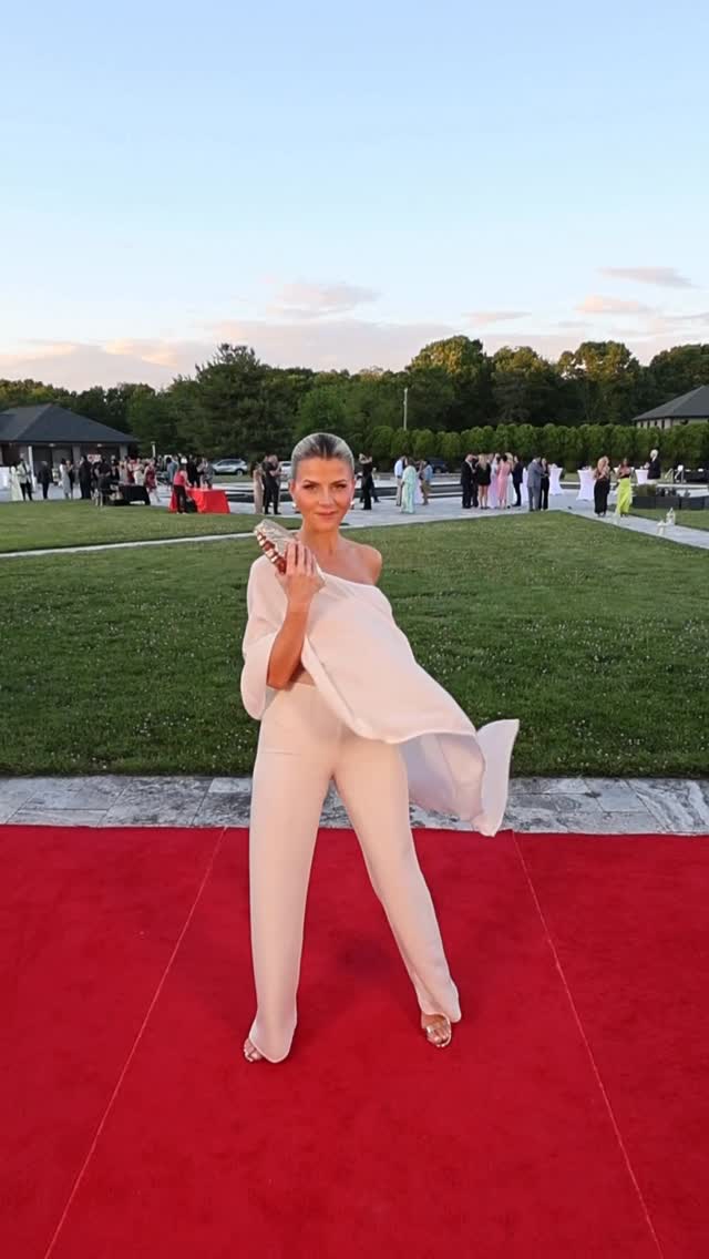 A perfect day, tied up in the perfect look by @lauren_sorrentino