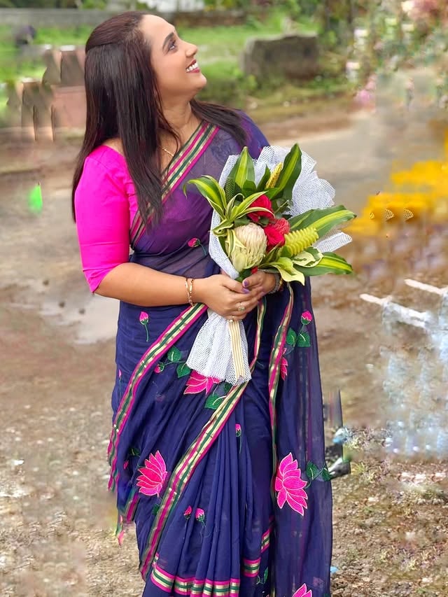 Mul cotton saree with trend I lotus print saree @mangaii.in Make up @roshnairin_makeovers Inuagration ceremony @angels_beautycare.official_ Stylist @vdu_v_design_u #mulcottonsarees #mulcotton #saree #sareelove #annmariaofficial by @annmaria_official