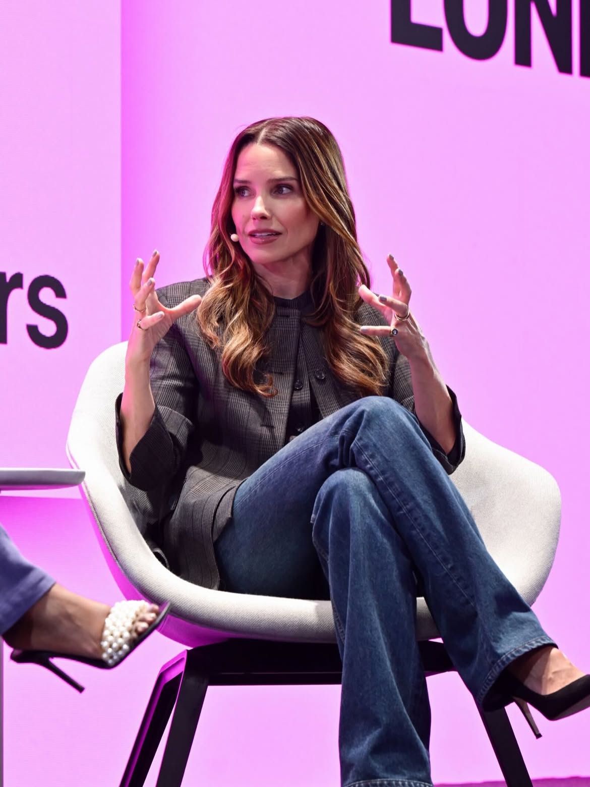 I talk with my hands 💁🏻‍♀️ First day of SXSW London was a smash with the incomparable @jasmineforus. We were thrilled together with attendees to talk about what the hell we are gonna do about the state of things. The UK has dealt with rising far right influence (ahem, Brexit and now *waves hands in exhaustion*) and we are dealing with the same on steroids back home in the US (ahem *literally everything*).

The antidote to fascism, we believe? Community. Naming the issue, looking at the facts, knowing where the money is coming from (hint hint: anti-immigrant sentiment, trying to revoke the rights of women, Islamophobia, anti-semitism, attacks on the LGBTQ community, and kids playing sports, and healthcare! The attacks on folks who pay more into systems than they can participate, and on and on? All the same money folks!) and then doing something about it? That takes getting involved locally and making sure you take care of your neighbors. And doing that while you show up for your elections, up to the top levels too! But the fun part!? ORGANIZING IS AWESOME. Meeting your neighbors is great — and the antidote to hate. And choosing to show up is like mainlining hope.

We had lots to say. We got feisty. There were f bombs (sorry that was me) and there were laughs too. But not before the faces we threw about the agent orange squatting in the Oval Office back home (slide 6, IYKYK). The specifics may be local, but the cause is global. Join us, y’all. We’ve got sh*t to DO!!! 🇬🇧🌎🇺🇸 #SXSW