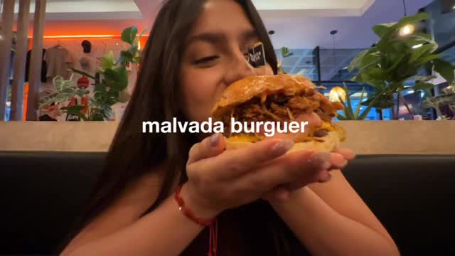 Burguer para dos <3 y si son malvadas mejor 😏😂🍔🔥 La mermelada de ají, wow 👌🏻#caracas #burguers by @latentacion.ve
