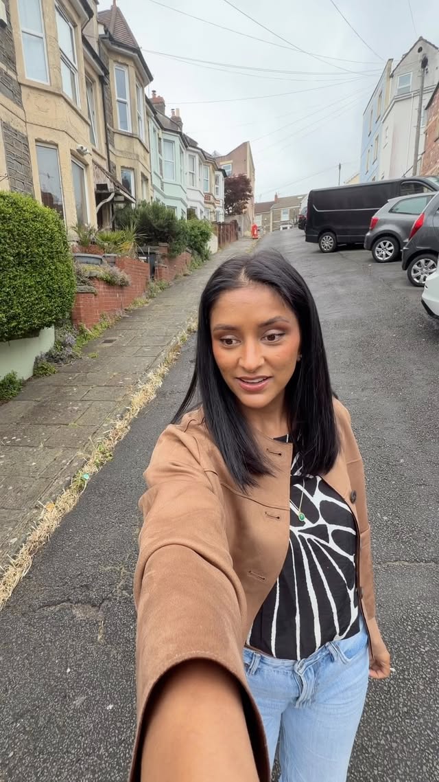 Decided to drive down and see how steep it was… Saw the drop 📉stopped 🫨decided to reverse and park up, burnt the clutch 🔥Had a mini melt down 🥴 calmed down and walked down to check it out 😅(It was raining and the road surface was wet) I needed to park up and see others go through it before I drove down 😭😭😂 #driving #challenge #manual #clutch #rip by @clearviewaman