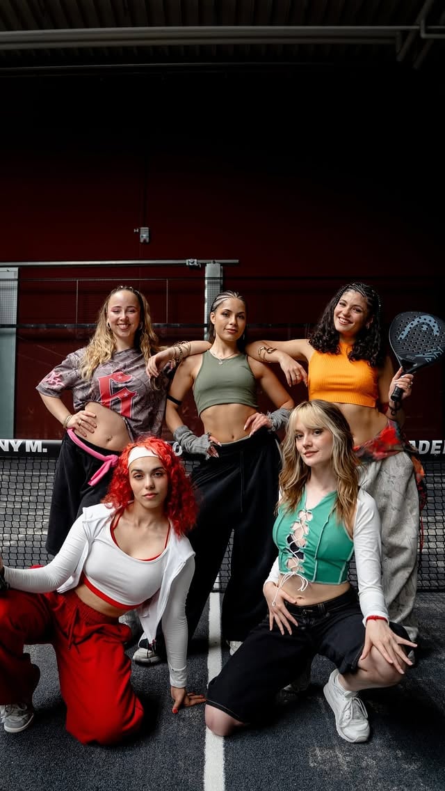 Not your typical court session. 🎾💥

Concept & choreography & Remix: @melavenezia 

The incredible talented dancers: @ali.sara.lhn @franzi.ayc @ferrarinichiara_ @kimwlr 

Thank you @jonnympadel @jonnymfitnessclubs for the amazing location and the possibility 

Thank you @realmaliik for filming 🎥

Songs: Aquecimento Do Ventura - Ventura / Acompanha o Grave - MC lele & Mc Maromba