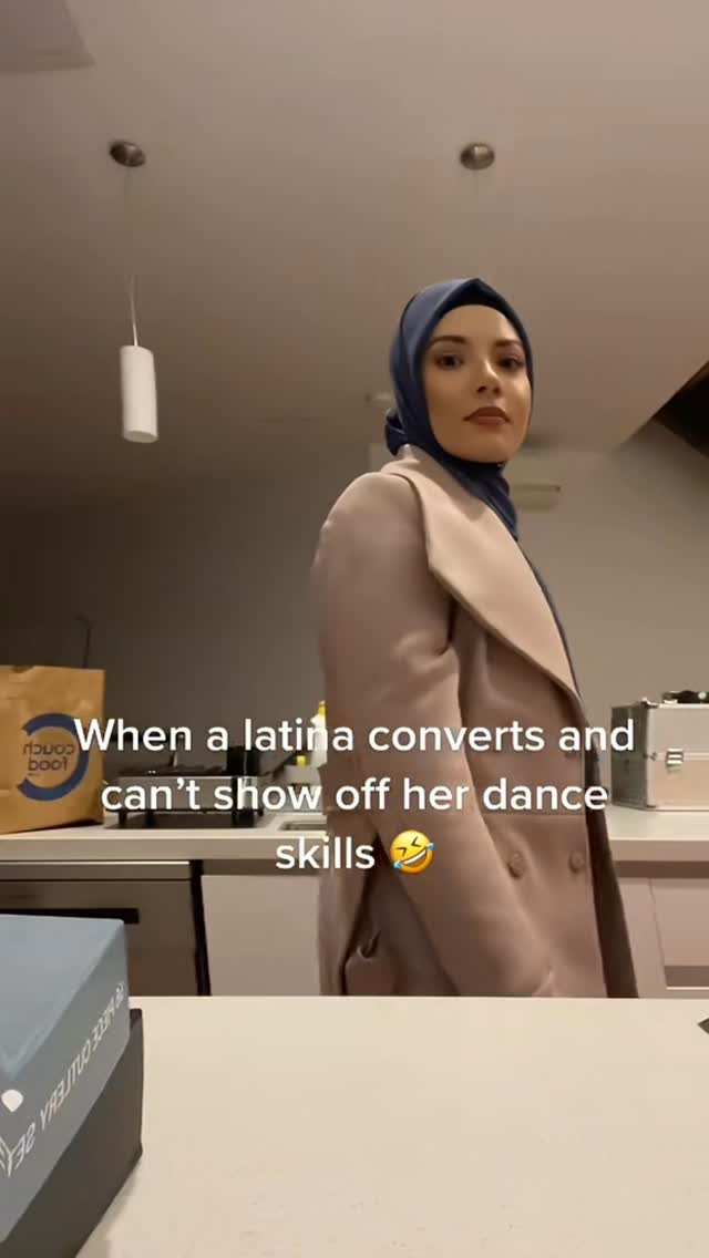 I laughed a little too hard at this. laugh with me 🤭 #latina #dance #muslim by @thelatinaninjaofficial