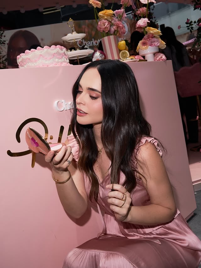 It’s a pillow talk world! 🌸💕
@charlottetilbury @sephoramx