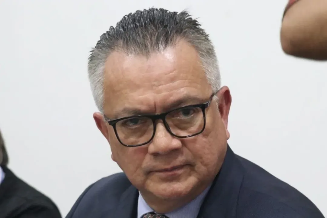 El diputado Rubén Limas (AD/Dtto. Capital) informó este miércoles que la Subcomisión de Salud, adscrita a la Comisión Permanente de Educación, Salud, Ciencia, Tecnología e Innovación, creará una Comisión Interinstitucional para Abordar el Tema de la Seguridad Vial. Así lo dio a conocer el parlamentario durante una entrevista en VTV, donde explicó que se trata de elaborar una agenda que permita buscar solución a los continuos accidentes en motos, que aumentan cada día y que representan una situación de gravedad que hay que atender. Limas, quien es médico traumatólogo, enfatizó que se debe buscar de inmediato soluciones palpables, porque los accidentes registrados se producen en gente joven, personas de edad productiva y la mayoría de estos son padres de familias que dejan en orfandad a niñas y niños.Para ampliar esta información, ingresa a www.asambleanacional.gob.ve by @asamblea_ven